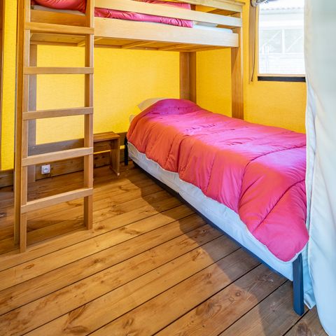 TIENDA DE LONA Y MADERA 4 personas - Cabane Algodón Confort 32m² - 2dormitorios + Terraza cubierta + Zona peatonal 4 personas