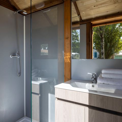 STAANPLAATS - Premium Freecamp arrangement met privé badkamer + keuken