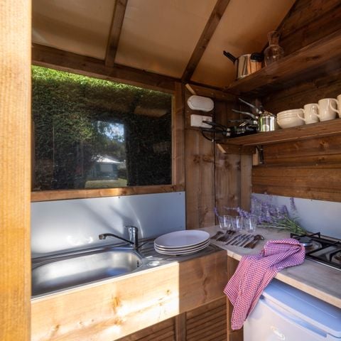 Pitch - Premium Freecamp package with private bathroom + kitchen + semi-pedestrian area for 2/6 people