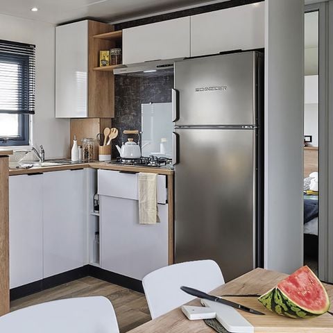 Stacaravan 6 personen - TRIOSTAANDE KAMER- TV- Vaatwasser- 2 BADKAMERS met PRIVE SPA 6 pers