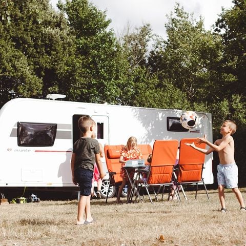 Stellplatz - Standard 160-250m² WOHNWAGEN ODER ZELT