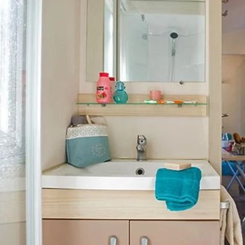 MOBILHOME 6 personnes - Homair mobil homes au camping La Guyonnière Classic | 2 Ch. | 4/6 Pers. | Terrasse surélevée non couverte