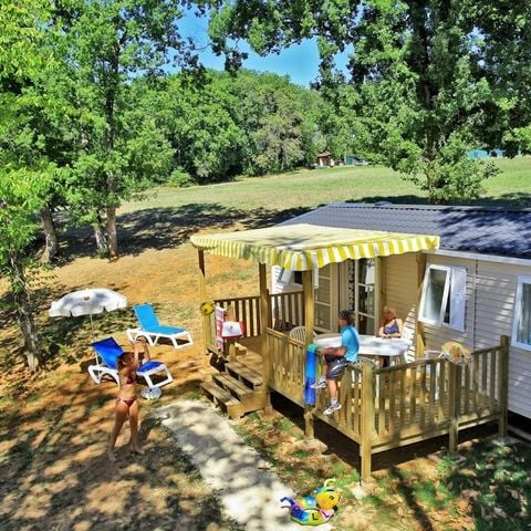 Mobilhome 8 personnes - Homair mobil homes au camping La Guyonnière Classic XL | 3 Ch. | 6/8 Pers. | Terrasse surélevée