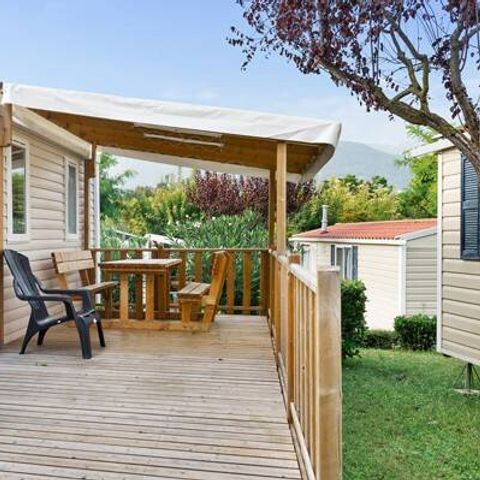 Mobilheim 4 Personen - Comfort | 2 Schlafz. | 4 Pers. | Erhöhte Terrasse