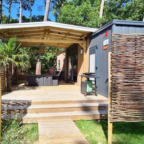 BUNGALOW 8 personnes - Mobil-home | Ultimate | 4 Ch. | 8 Pers. | Terrasse surélevée | 2 SDB | Clim. | TV