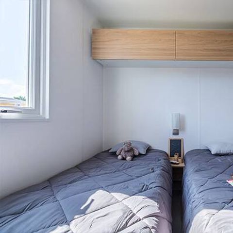 Stacaravan 8 personen - Stacaravan | Ultimate | 4 slaapkamers | 8 pers | Verhoogd terras | 2 badkamers | Airconditioning | TV