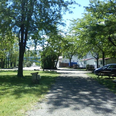 Pitch - Package for 2 people + caravan or tent + car