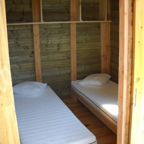 Canvas bungalow 4 persons - Châtaigner hut without sanitary facilities