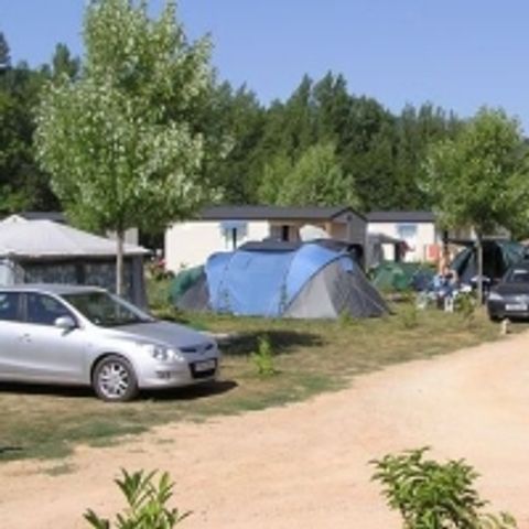 STAANPLAATS - Natuurpakket (1 tent, caravan of camper / 1 auto)