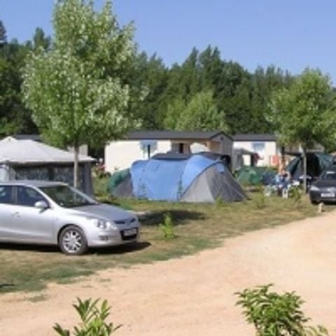 PLOT - Comfort package (1 tent, caravan or camper / 1 car / 10A electricity)