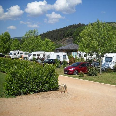 PLOT - Comfort package (1 tent, caravan or camper / 1 car / 10A electricity)