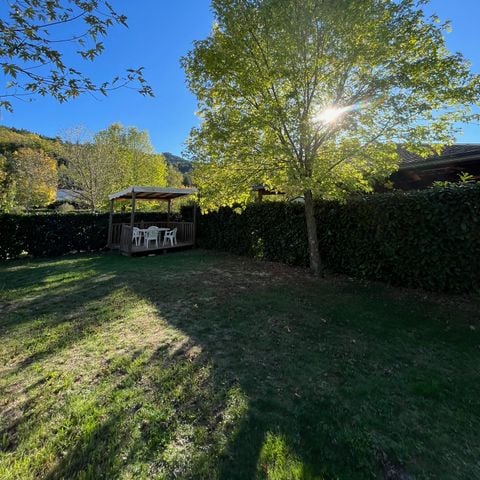 Pitch - premium package, covered terrace and garden furniture (1 tent, caravan or motorhome / 1 car)