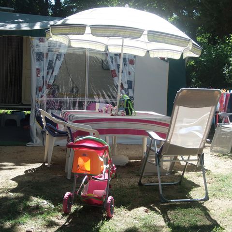 Pitch - Comfort package: 1 car + tent/caravan/camping car + 6A electricity