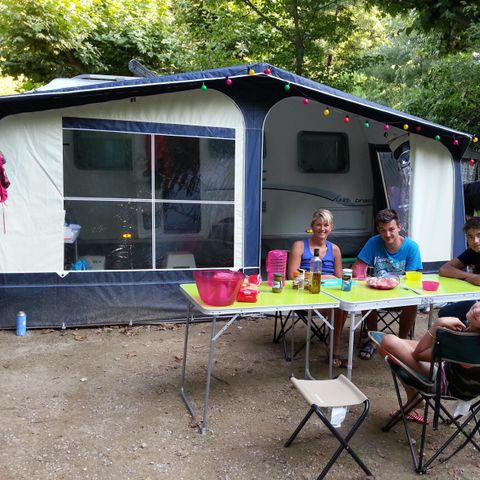 PIAZZOLA - Pacchetto comfort: 1 auto + tenda/roulotte/camper + elettricità 6A