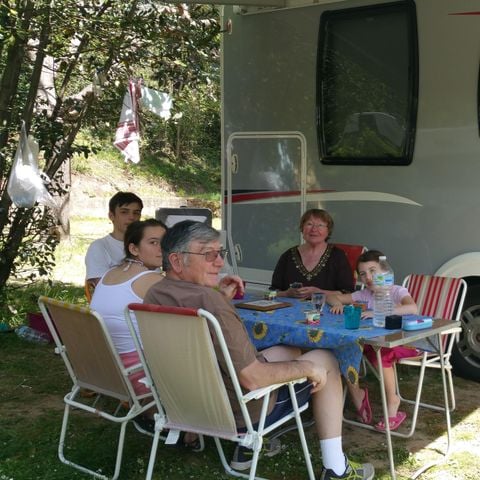 EMPLACEMENT - Forfait Super Confort : Emplacement + voiture+ électricité 6A + location frigidaire