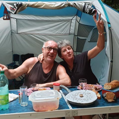 Pitch - Super Comfort Package : Pitch + car + 6A electricity + fridge rental