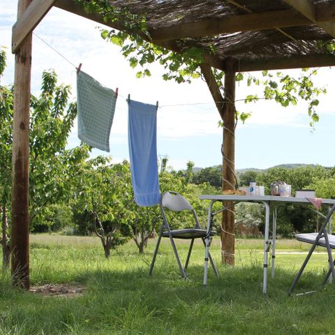 Kampeerplaats - Premium standplaats voor tent / caravan 2/7 pers. + 10 A
