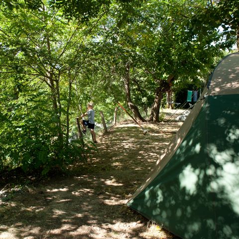 Kampeerplaats - Standaard staanplaats voor tent/caravan, auto + 10 A