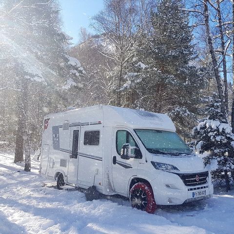 STAANPLAATS - Winterplaats - sneeuwvrij gemaakt