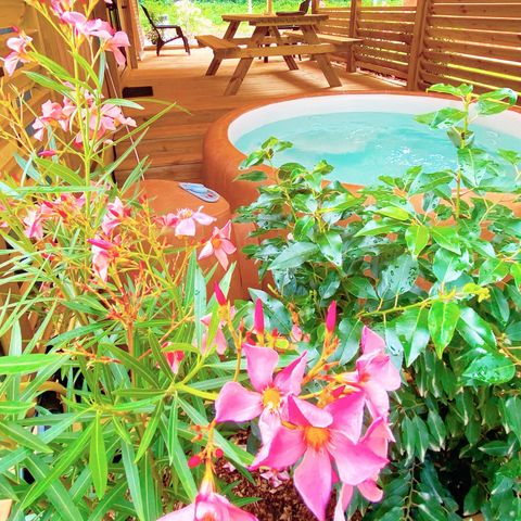 Mobilhome 8 personnes - AUBEPINE AVEC SPA +++ 3 chambres