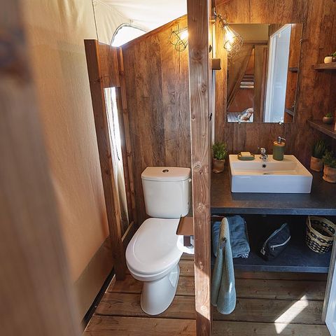 Tente en toile et en bois 4 personnes - Cabane Confort Lodge sur pilotis 32m²