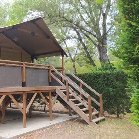 Tente en toile et en bois 4 personnes - Lodge sur pilotis Confort+ 30m² - Sans sanitaires