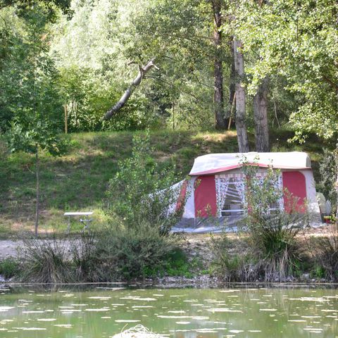 STAANPLAATS - Natuur arrangement (1 tent, caravan of camper / 1 auto)