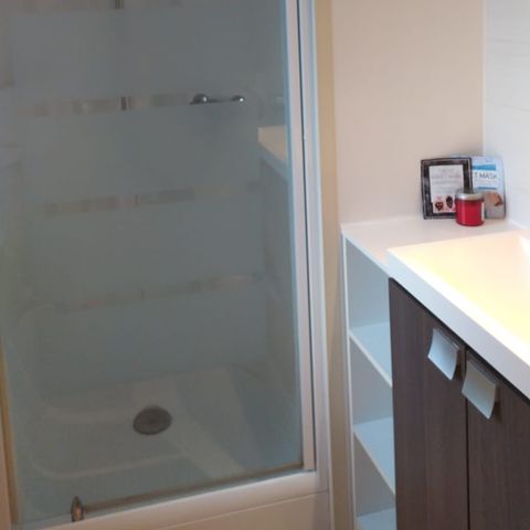 Mobilhome 5 personnes - Mobil-home Confort 29m² (2 chambres ) + Terrasse couverte + Clim
