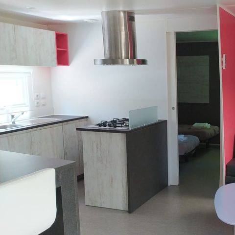 BUNGALOW 5 personnes - Mobil-home Premium + 40m² (2ch - 5pers) + TV + LV + BBQ + Clim + 2 SDB