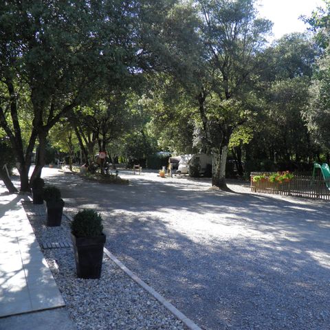 STAANPLAATS - Pakket met voertuig