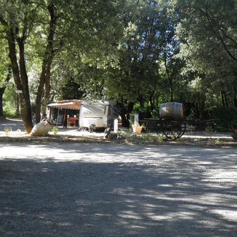 STAANPLAATS - Pakket met voertuig