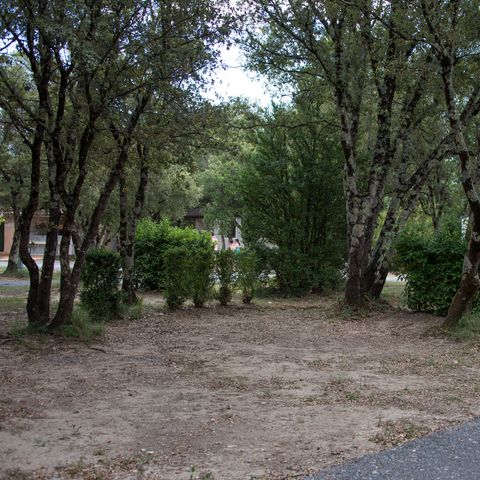 STAANPLAATS - Pakket met voertuig