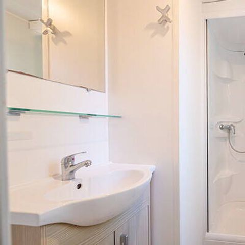 MOBILHOME 6 personnes - Classic | 2 Ch. | 4/6 Pers. | Terrasse Simple | 1 SDB | TV