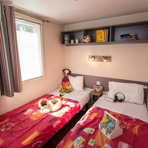 Mobilheim 6 Personen - Klassisch | 2 Schlafzimmer | 4 bis 6 Schlafplätze | Halbüberdachte Terrasse | 1 Badezimmer