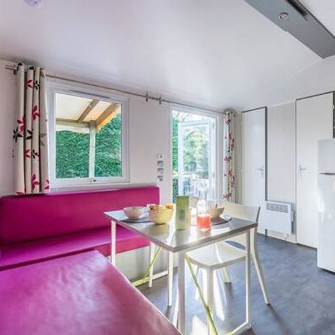 Mobilheim 4 Personen - Komfort | 3 Schlafzimmer | 6 Schlafplätze | Halbüberdachte Terrasse | 1 Badezimmer