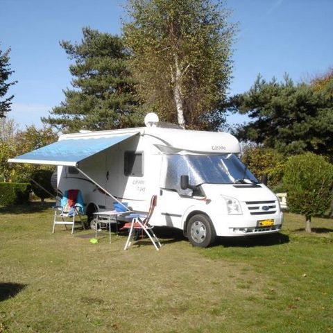 EMPLACEMENT - pour caravanes, tentes et camping-cars