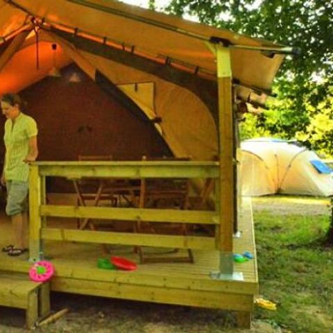 Tienda de lona y madera 4 personas - Eco (sin instalaciones sanitarias)