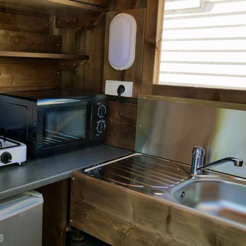 Emplacement - Forfait Premium Freecamp (16A + TV): Sanitaires Privés + coin cuisine