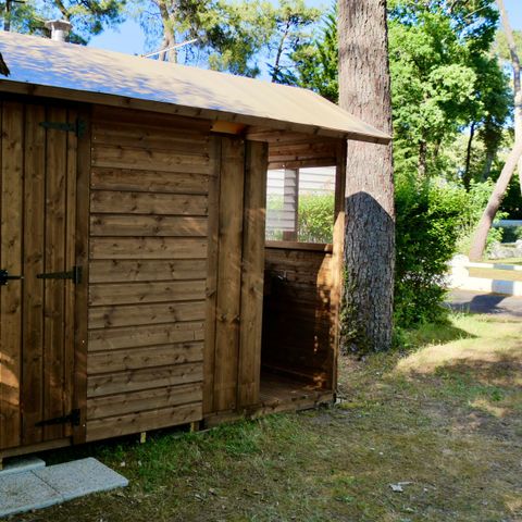 Kampeerplaats - Freecamp Premium pakket - 16A - TV - : Eigen badkamer - Kitchenette