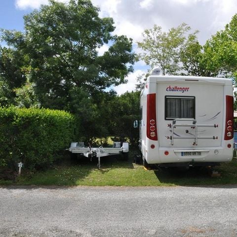 Kampeerplaats - 6A stroom comfortpakket (1 tent, caravan of camper / 1 auto)