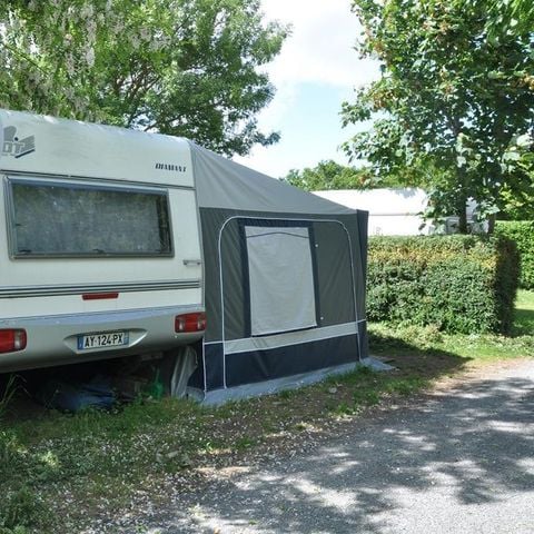 Kampeerplaats - 6A stroom comfortpakket (1 tent, caravan of camper / 1 auto)