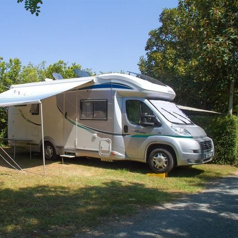 Emplacement - Forfait Confort électricité 16A (1 tente, caravane ou camping-car / 1 voiture)