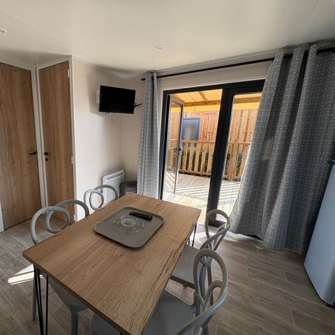Mobilheim 4 Personen - Palmy Premium 24,5m2 (2Sch - 4Pers) + KLIMA + TV + LV + Überdachte Terrasse