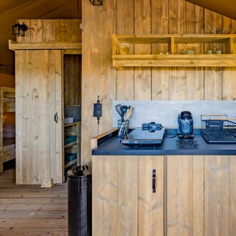 Canvas and wooden tent 4 persons - Lodge Taïga / 2 rooms / with bathroom - terrace on stilts