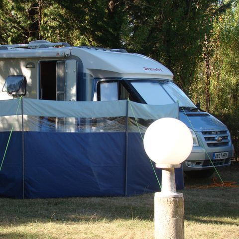 PARCELA - Paquete para 2 personas con electricidad 6A