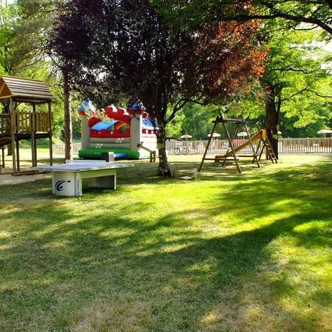 EMPLACEMENT - Emplacement + 1 voiture + tente, caravane ou camping-car