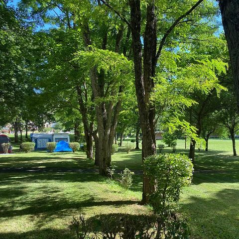 Stellplatz - Stellplatz + 1 Auto + Zelt, Wohnwagen oder Wohnmobil