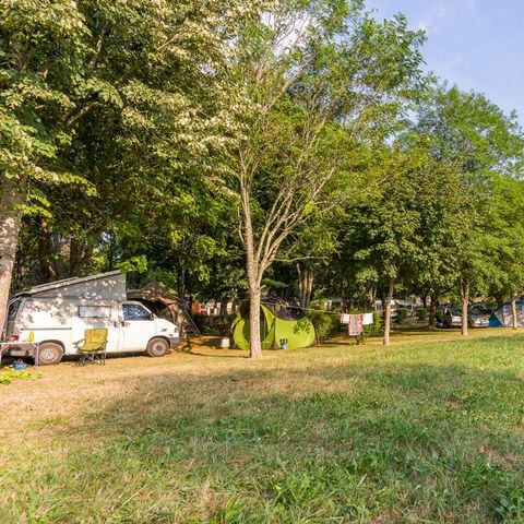 Kampeerplaats - Standplaats + 1 auto + tent, caravan of camper