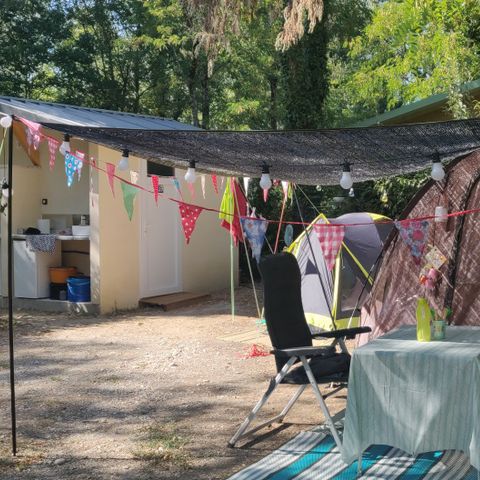 Kampeerplaats - XL 130m² + sanitaire cabine, koelkast en plancha