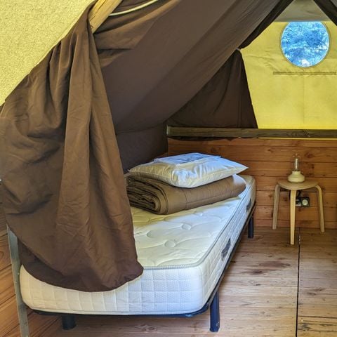 Tente en toile et en bois 2 personnes - Tente TIPIC aménagée avec 2 lits
